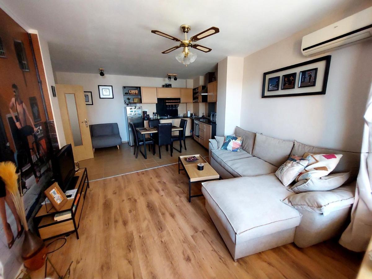 Supreme Danieli - Holiday Apartment By The Sea Baltsjik Buitenkant foto